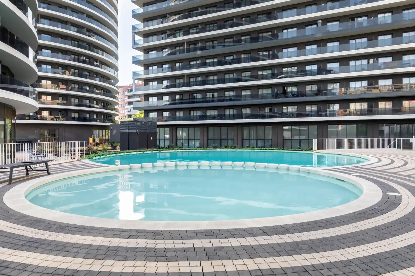 Piscina de Pis en venda en Barcelona amb Aire condicionat, Calefacció i Traster