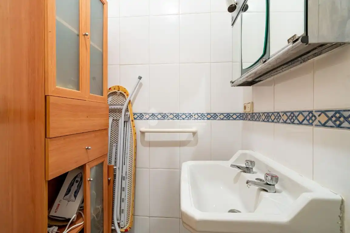 Bany de Pis en venda en Granada amb Balcó