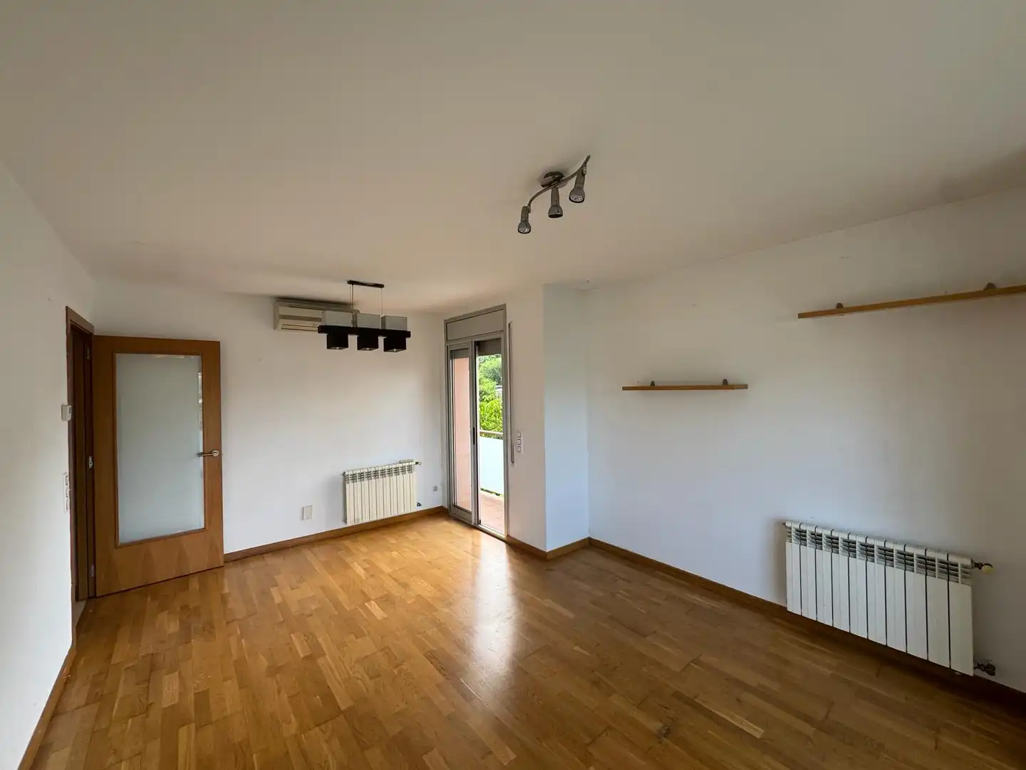 Sala d'estar de Pis en venda en Olot amb Aire condicionat, Calefacció i Traster