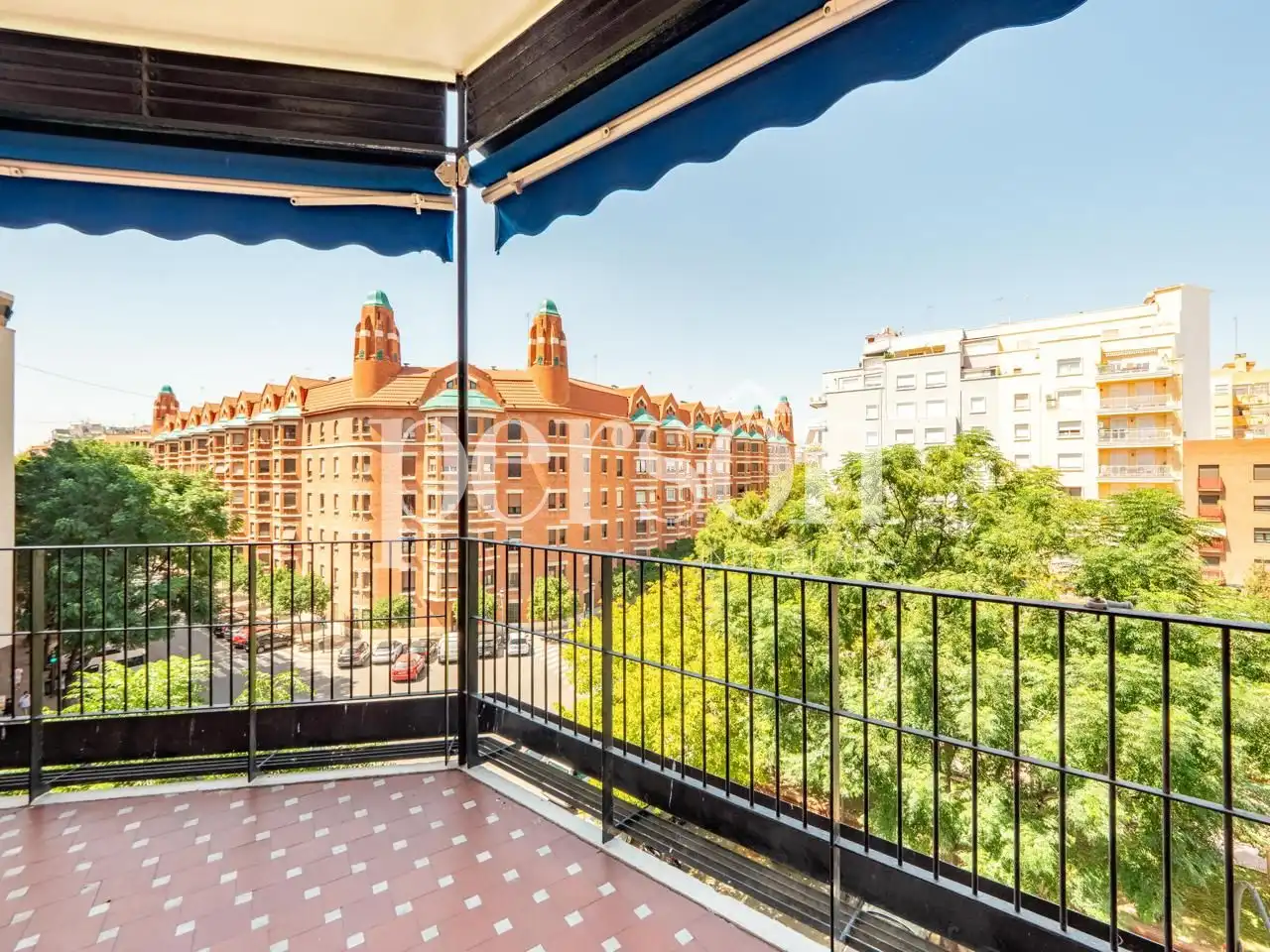 Exterior view of Flat for sale in Valencia  with Parquet flooring and Balcony