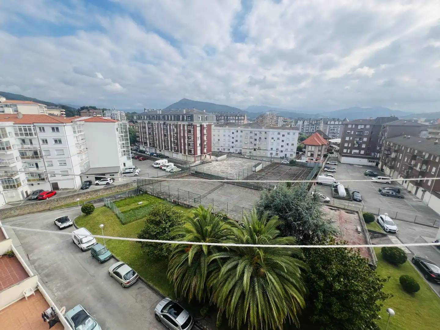 Außenansicht von Wohnung zum Verkauf in Colindres mit Heizung, Terrasse und Abstellraum