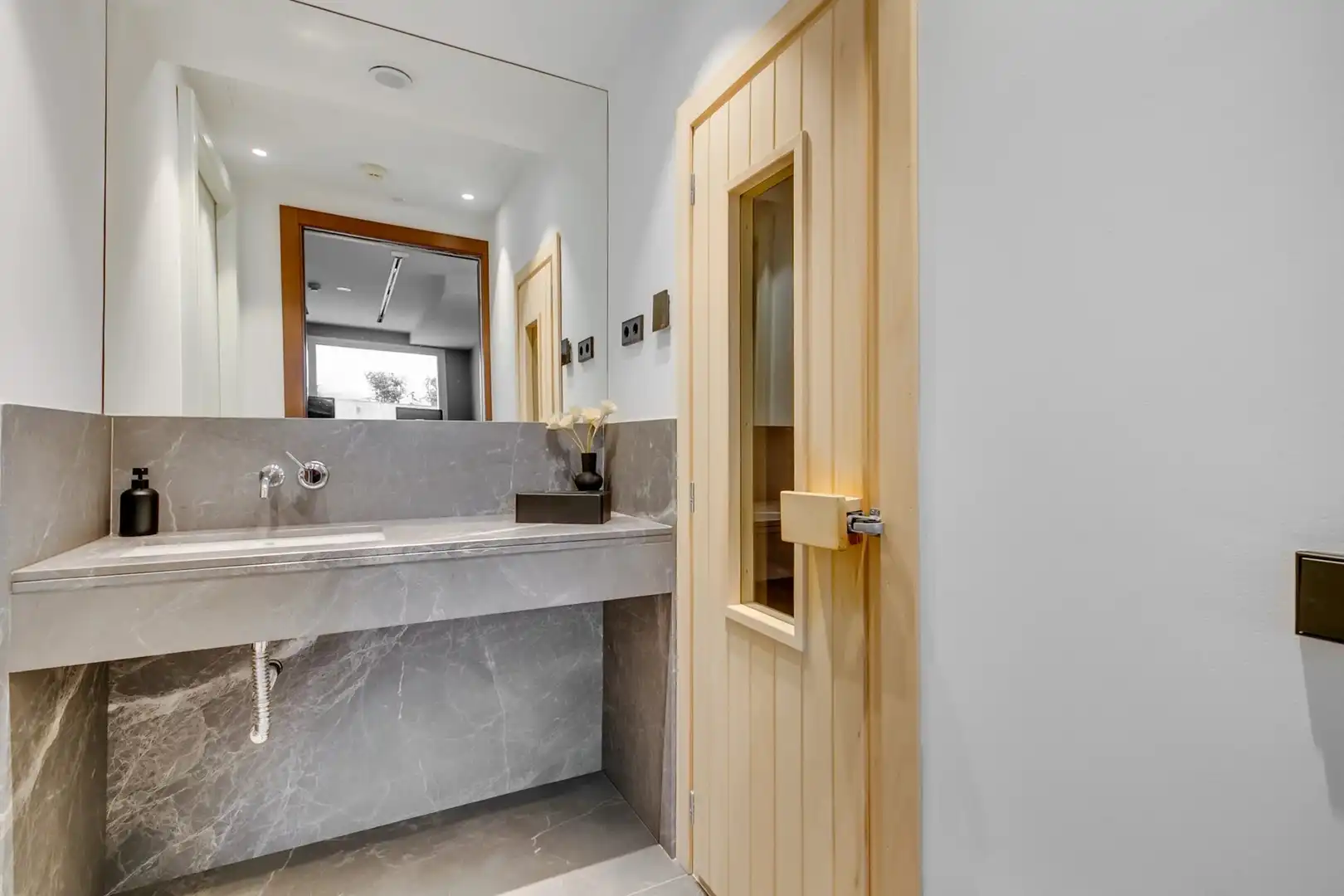 Bathroom of Flat for rent in Madrid  with Air Conditioner, Heating and Storage room