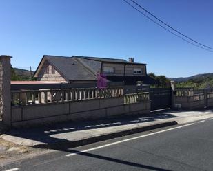Exterior view of House or chalet for sale in Lobeira  with Heating, Private garden and Parquet flooring