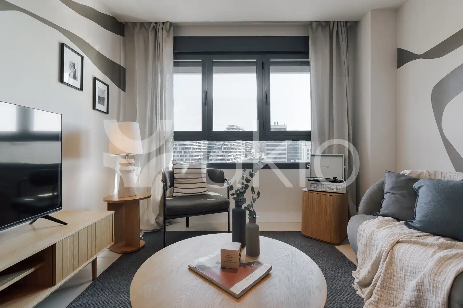 Dormitori de Apartament de lloguer en Madrid amb Aire condicionat, Calefacció i Moblat