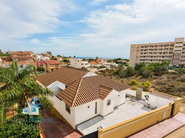 Chalet con piscina en venta en Calarreona
