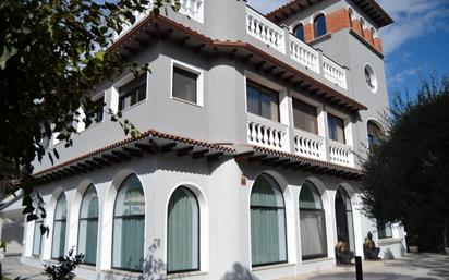 Vista exterior de Casa o xalet en venda en Castelldefels amb Aire condicionat, Calefacció i Jardí privat