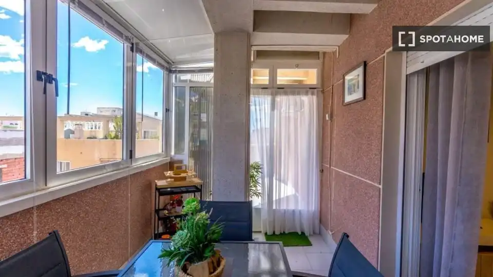Terraza de Apartamento para compartir en Torrevieja con Aire acondicionado, Calefacción y Terraza