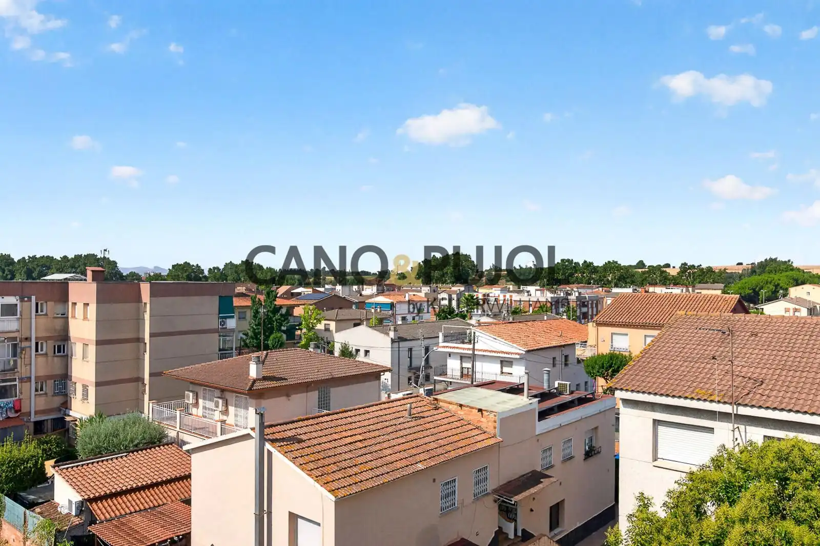 Vista exterior de Casa o xalet en venda en Parets del Vallès amb Aire condicionat, Calefacció i Jardí privat