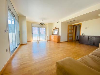 Wohnzimmer von Maisonette zum verkauf in Figueres mit Klimaanlage, Terrasse und Balkon