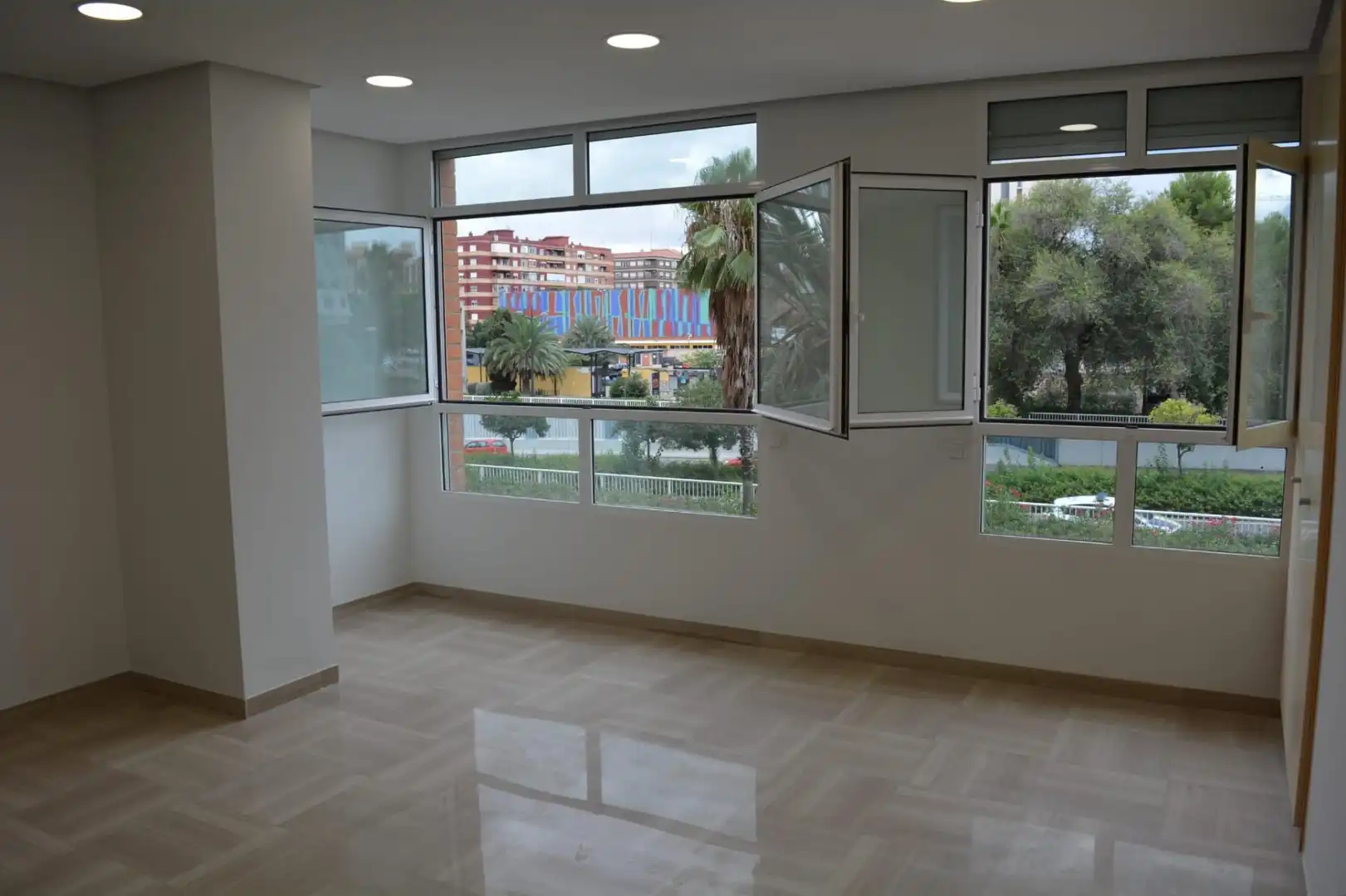 Oficina de alquiler en Barrio de Benicalap