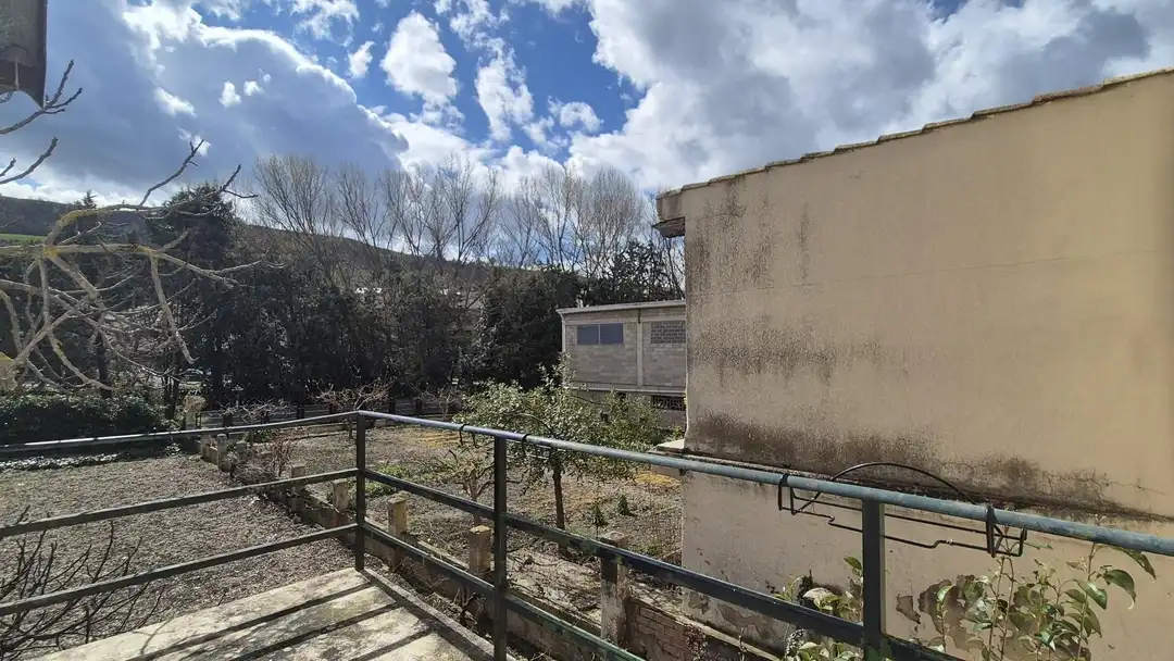 Außenansicht von Haus oder Chalet zum Verkauf in Puente la Reina / Gares mit Privatgarten, Terrasse und Möbliert