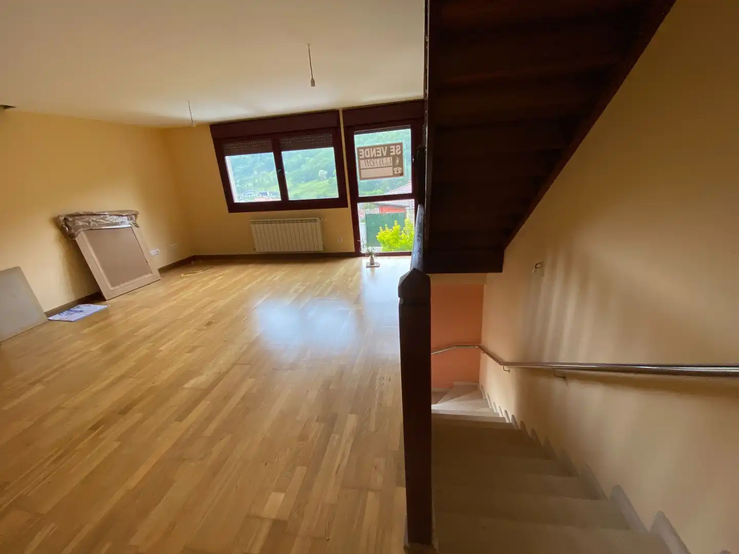 Sala d'estar de Casa o xalet en venda en Cangas de Onís amb Calefacció i Traster