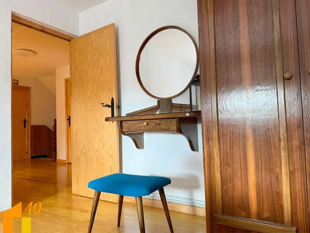 Bedroom of Houses for sale in Villaldemiro  with Heating, Storage room and Furnished