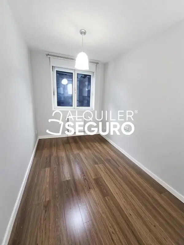 Habitación de Piso de alquiler en Madrid con Calefacción, Terraza y Trastero
