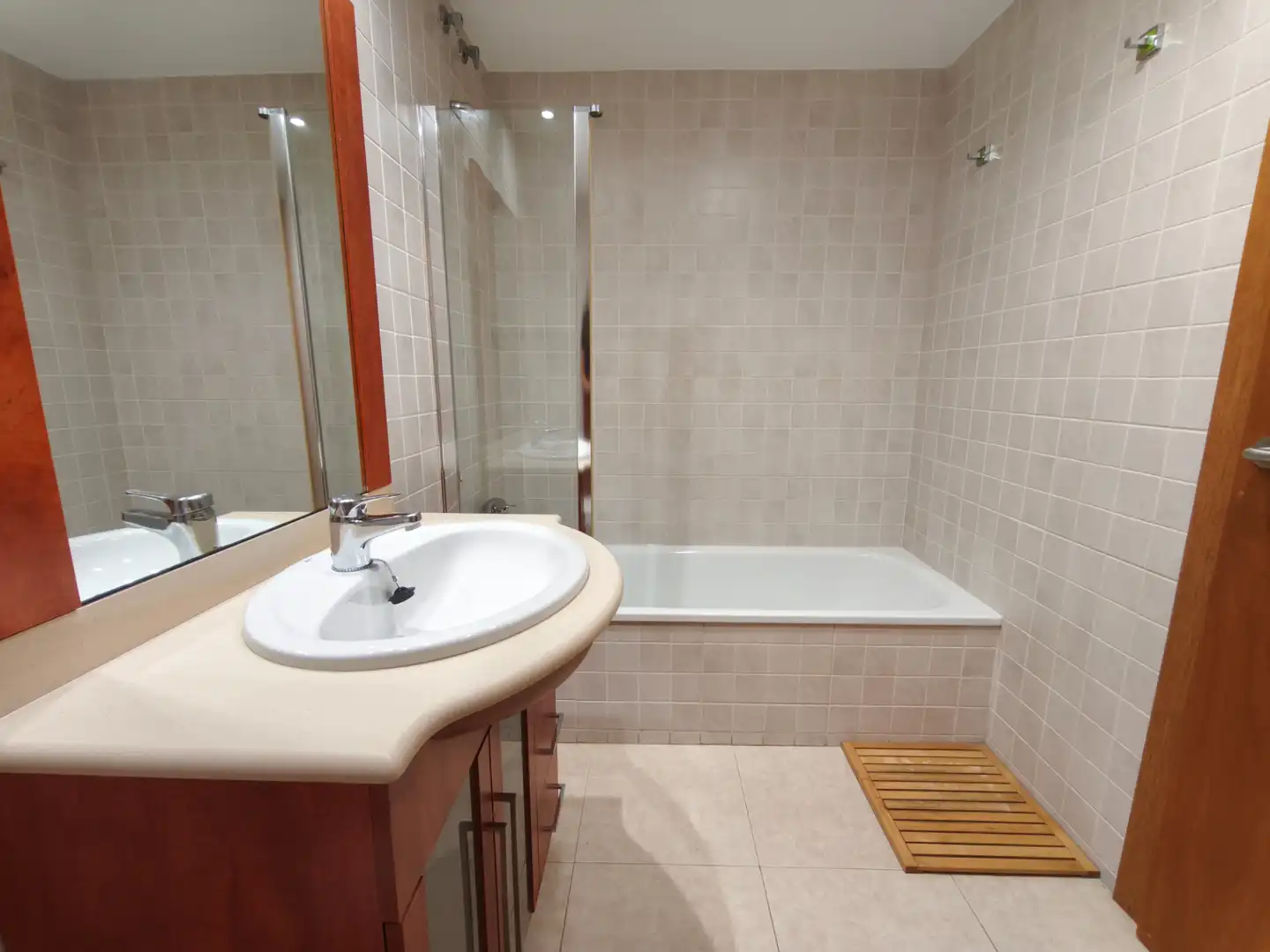 Bathroom of Flat for sale in Salt  with Heating, Private garden and Parquet flooring