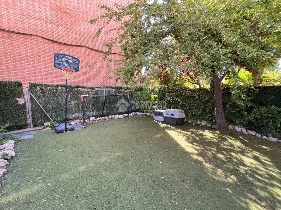 Parking de Casa adosada en venta en Loeches