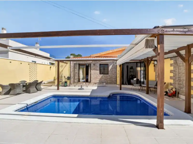 Casa aparellada amb piscina en venda a Nueva Torrevieja - Aguas Nuevas, imagen 3