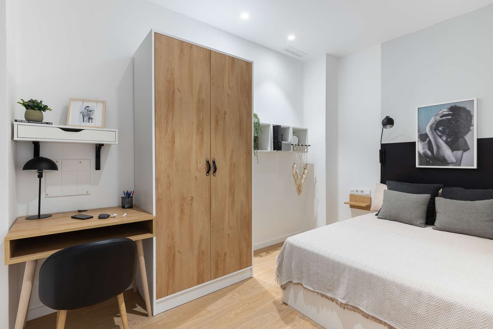 Bedroom of Flat to share in  Valencia Capital  with Air Conditioner and Terrace