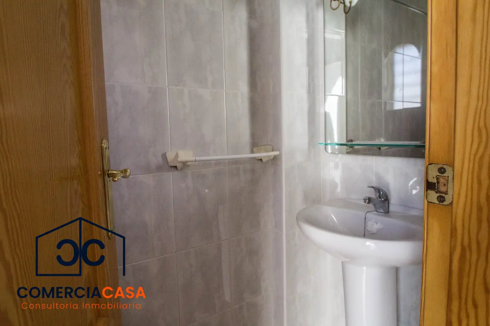 Baño de Casa adosada en venta en Las Gabias con Aire acondicionado, Calefacción y Terraza