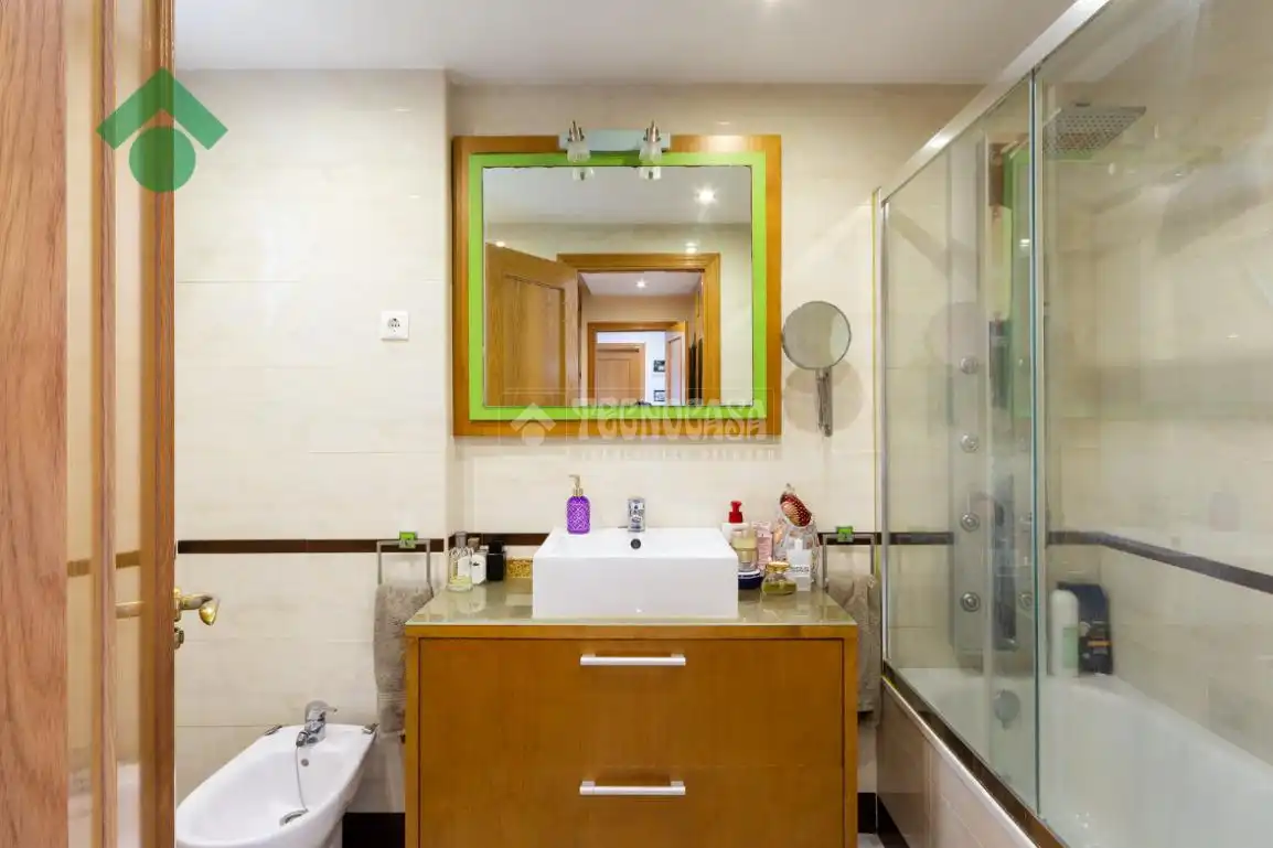 Bathroom of Flat for sale in Vélez-Málaga  with Air Conditioner and Furnished
