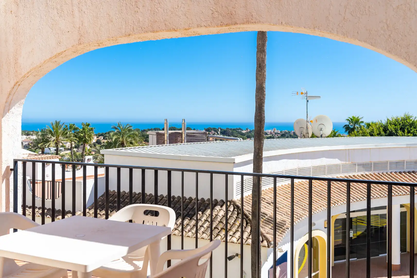 Außenansicht von Wohnung zum Verkauf in Calpe / Calp mit Klimaanlage, Terrasse und Möbliert