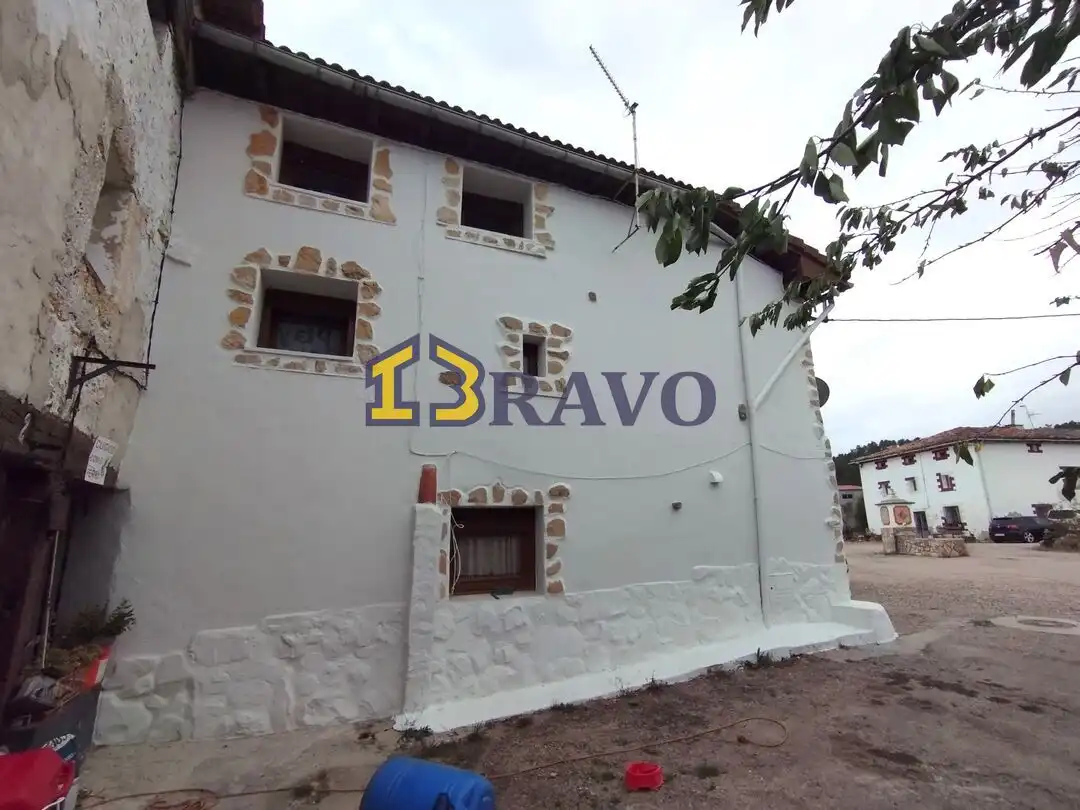 Casa con jardín en venta en Valle de Tobalina, imagen 2