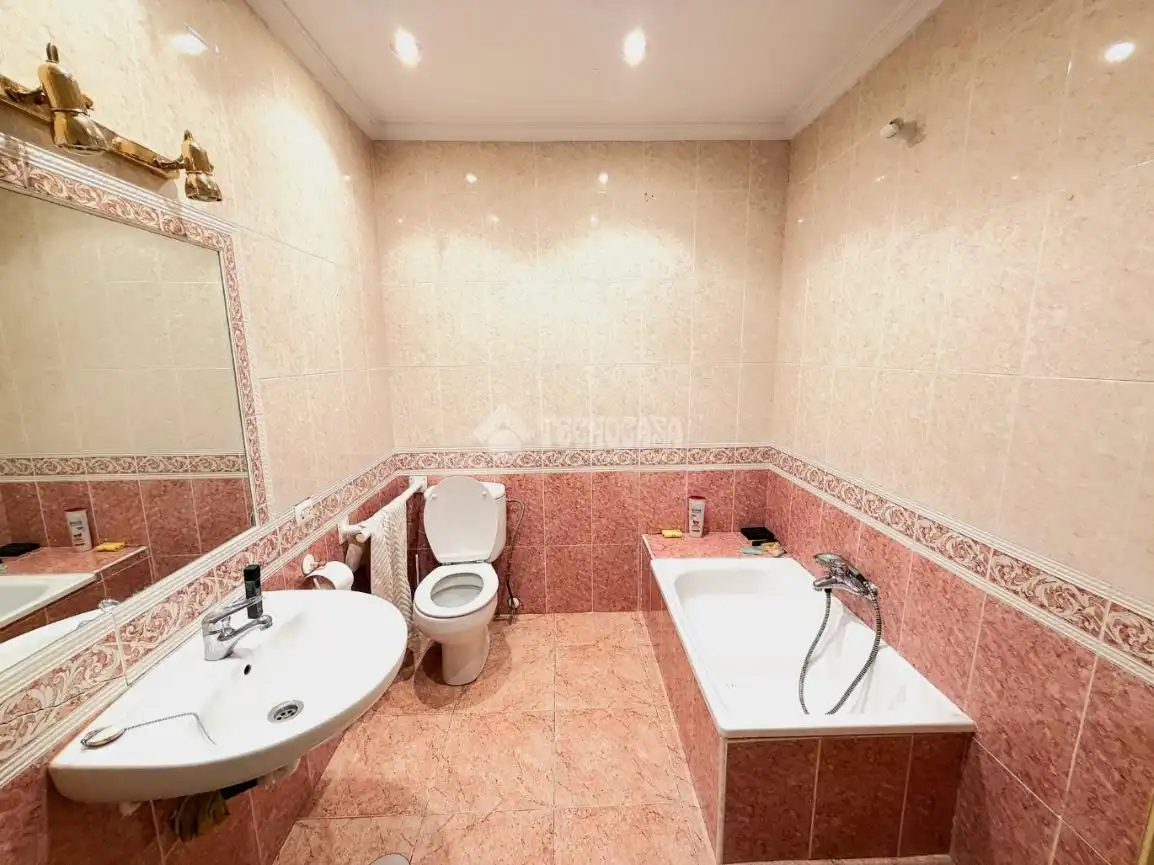 Bathroom of Flat for rent in Cuenca  with Heating, Private garden and Terrace