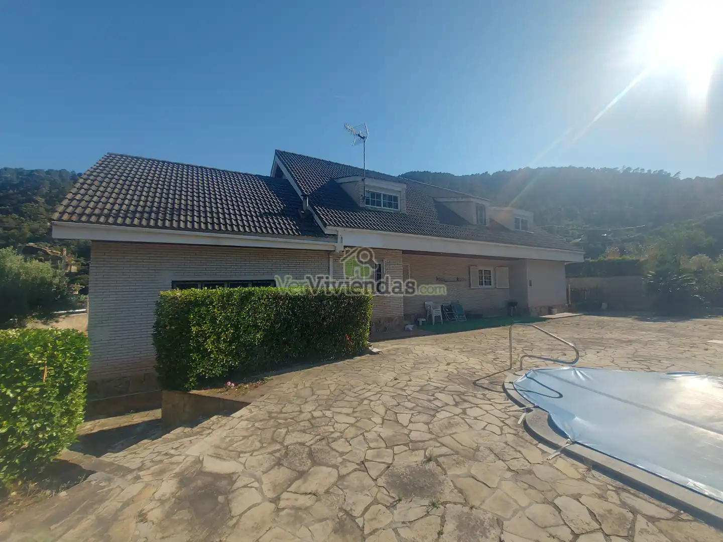 Vista exterior de Casa o xalet en venda en Torrelles de Llobregat amb Aire condicionat, Calefacció i Jardí privat