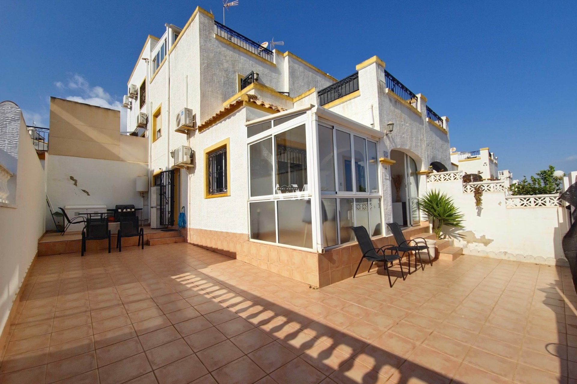 Vista exterior de Casa o chalet de alquiler en Orihuela con Aire acondicionado, Calefacción y Jardín privado