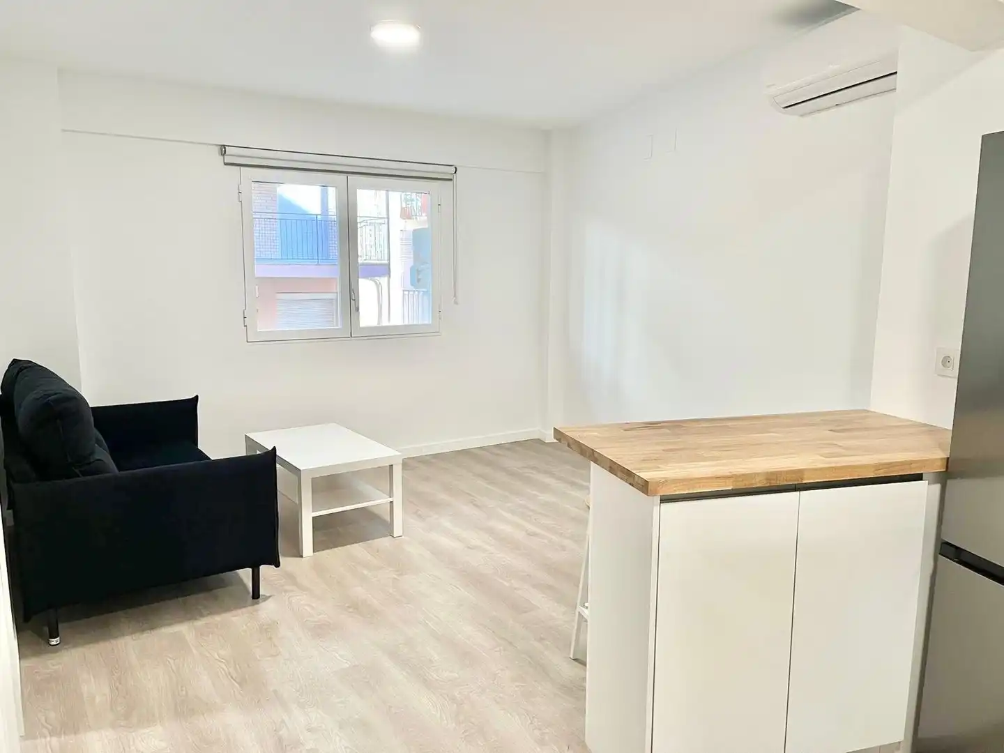 Dormitori de Apartament de lloguer en El Campello amb Aire condicionat, Moblat i Rentadora