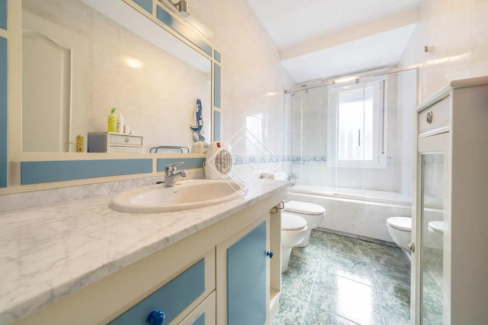 Baño de Casa adosada en venta en Pozuelo de Alarcón con Aire acondicionado, Jardín privado y Terraza