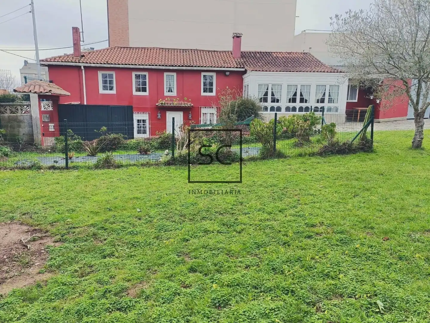 Vista exterior de Casa o xalet en venda en Ferrol amb Calefacció, Jardí privat i Alarma