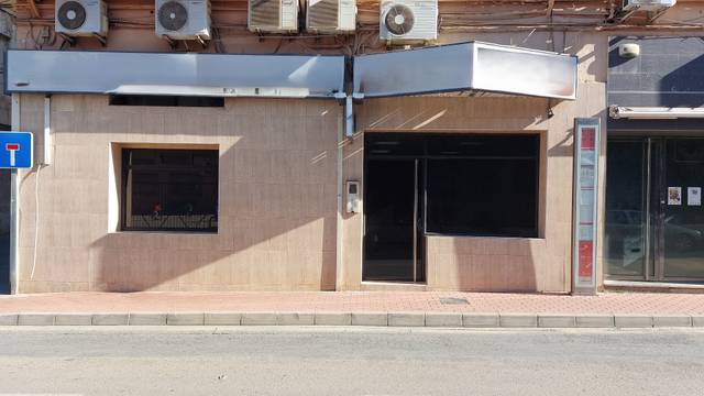 Local comercial en Alquiler en Calle Escuelas, 5 en Beniaján