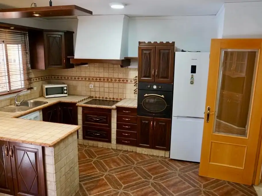 Cuina de Casa o xalet de lloguer en Mairena del Aljarafe amb Aire condicionat, Jardí privat i Piscina