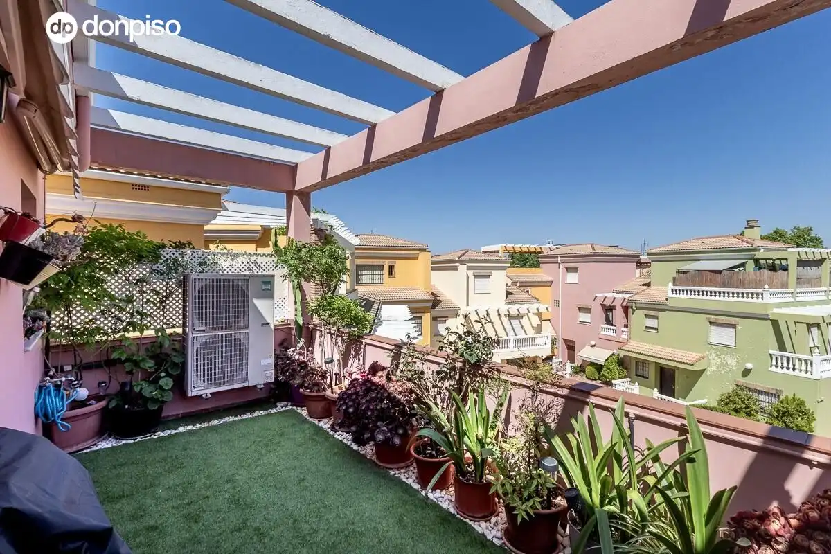 Terrassa de Casa adosada en venda en Granada amb Aire condicionat i Terrassa