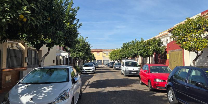 Exterior view of Single-family semi-detached for sale in Dos Hermanas  with Terrace and Furnished