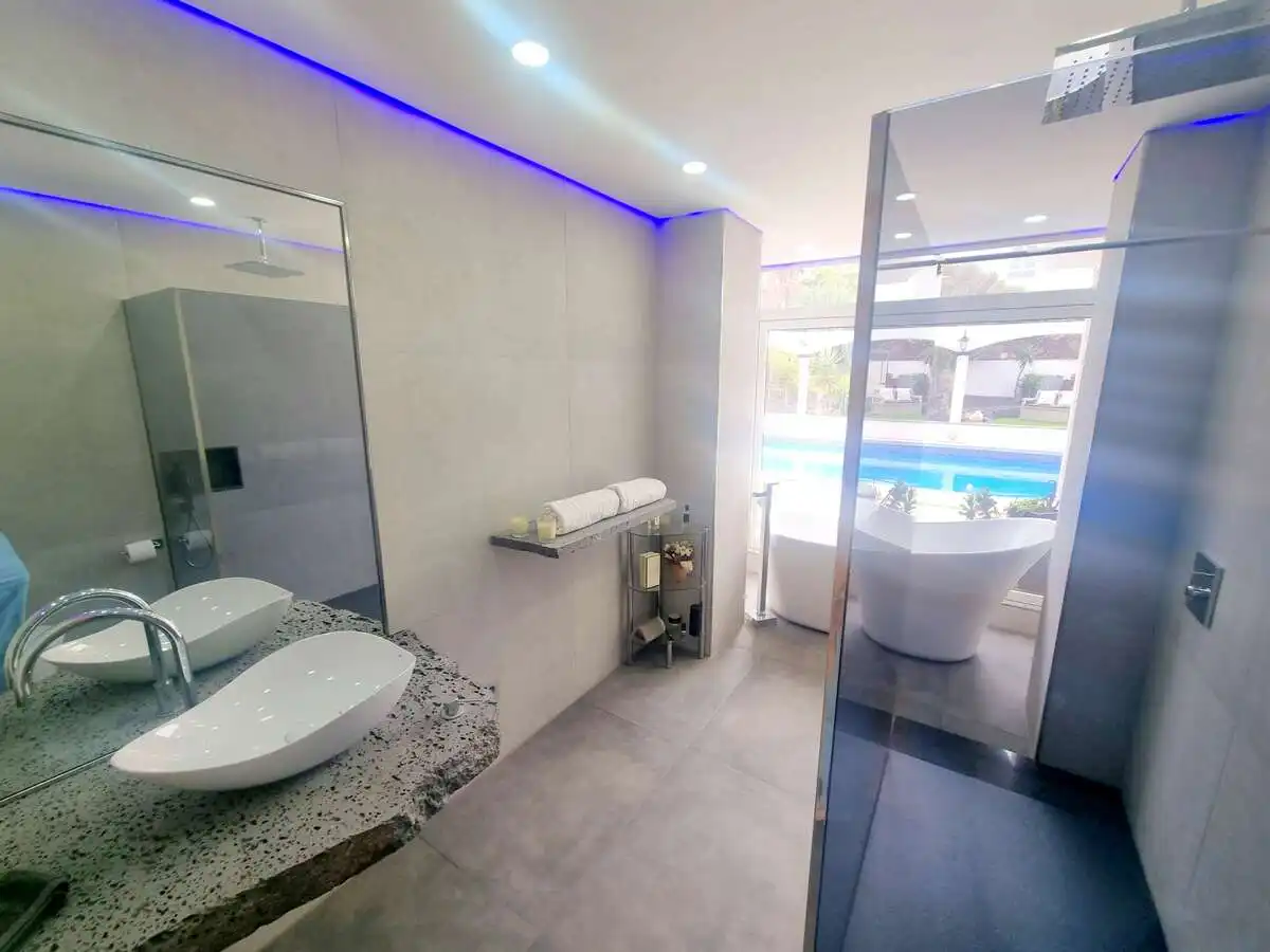 Bathroom of Houses for sale in Tías  with Air Conditioner, Private garden and Terrace