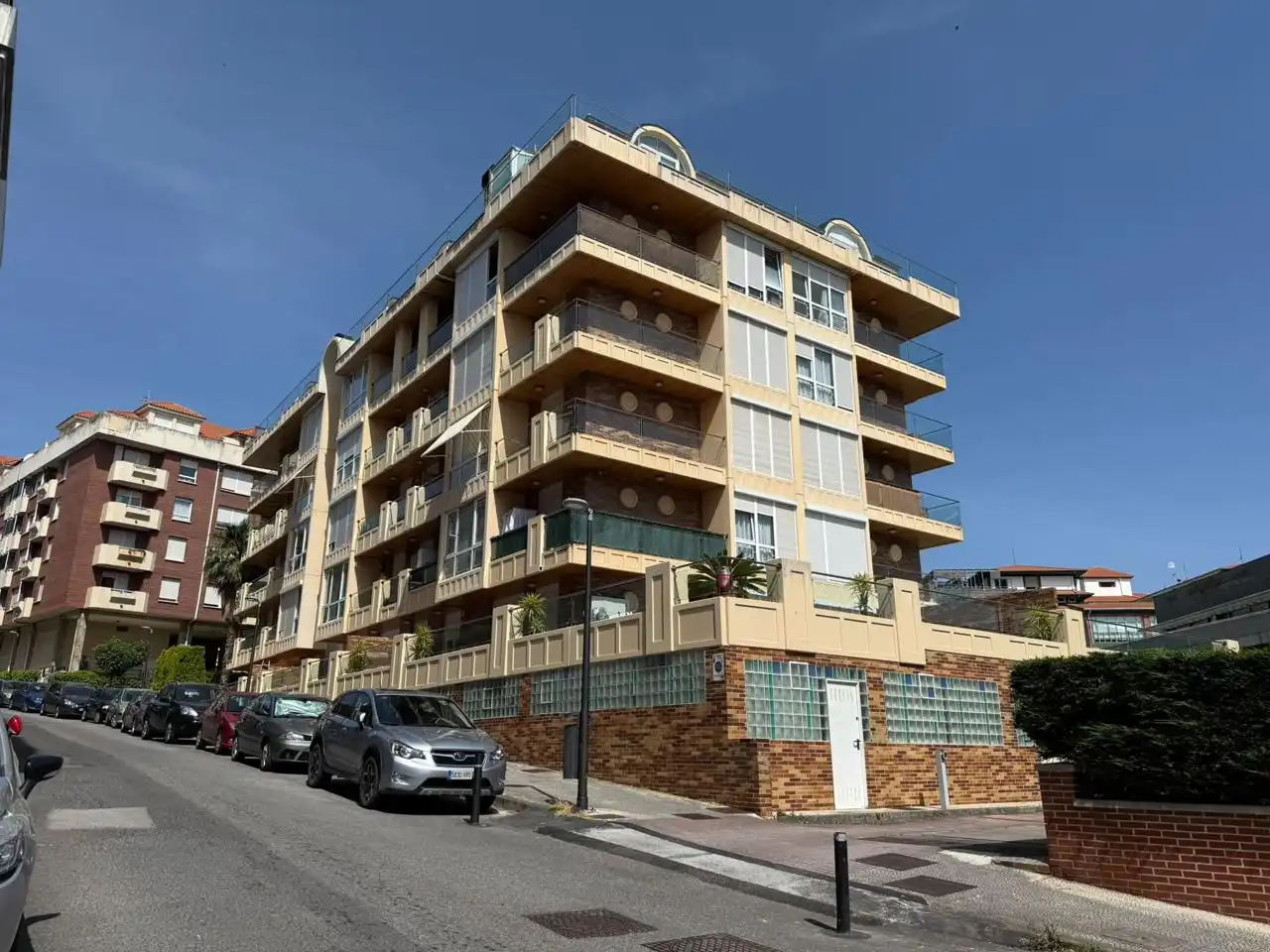 Vista exterior de Àtic en venda en Castro-Urdiales amb Calefacció, Terrassa i Traster