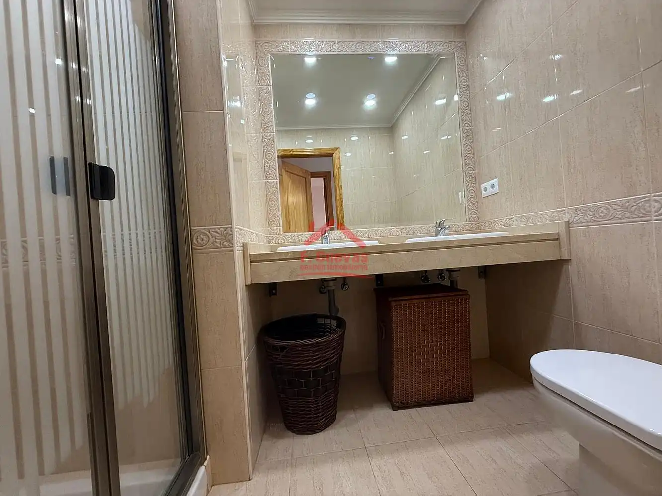Bathroom of Ground floor for sale in Vélez-Málaga  with Oven