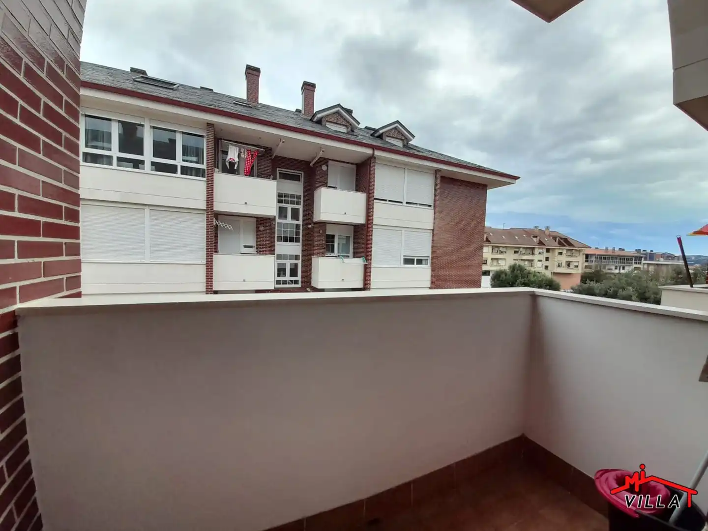 Vista exterior de Piso de alquiler en Bárcena de Cicero con Calefacción, Amueblado y Balcón