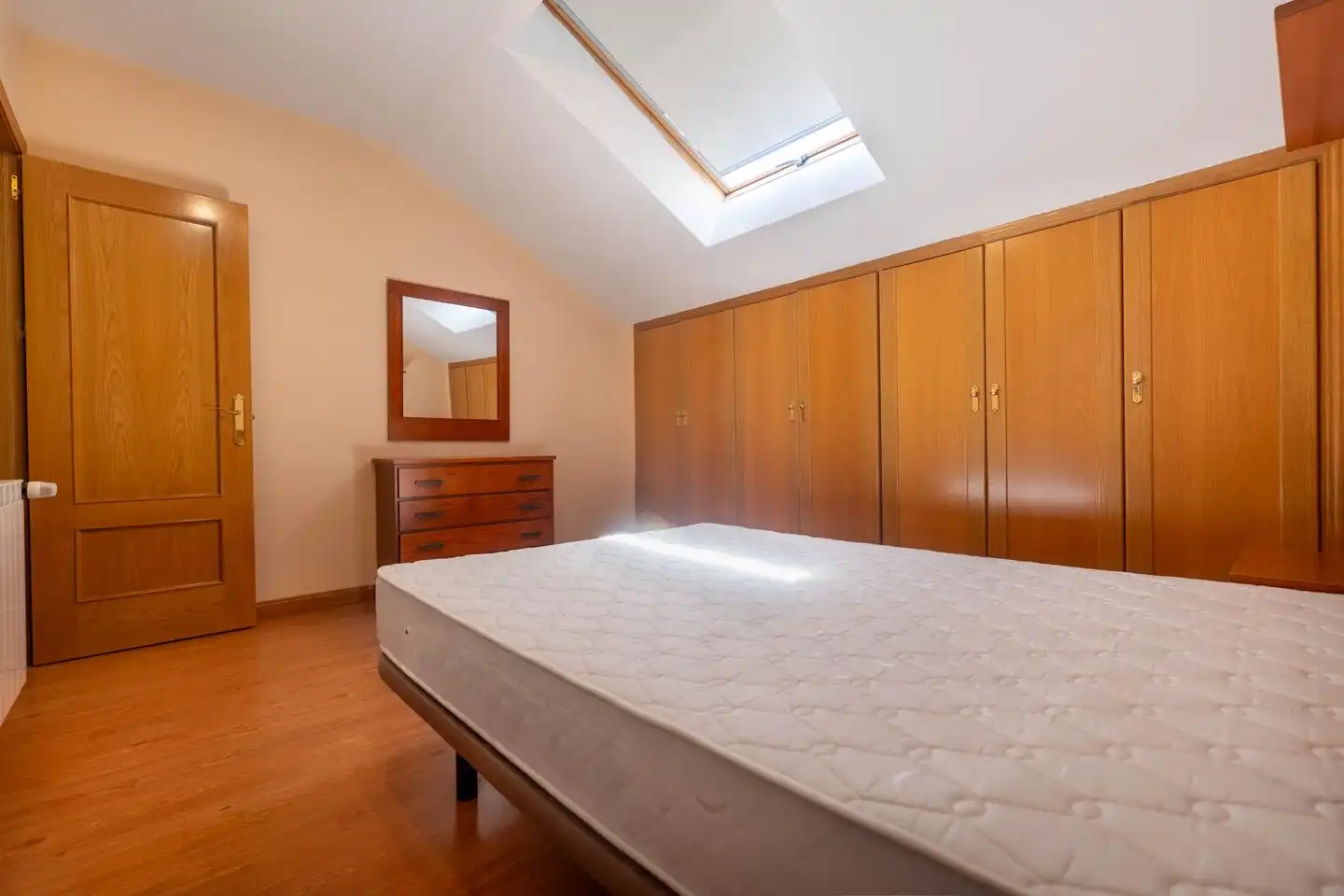 Habitación de Casa adosada de alquiler en Ávila con Calefacción, Parquet y Terraza