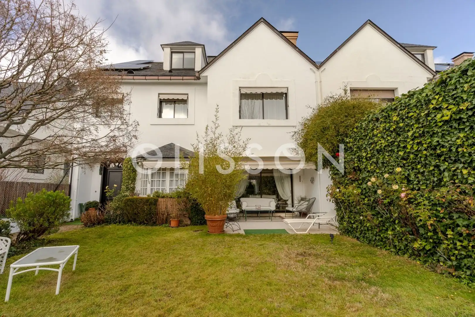 Vista exterior de Casa o chalet en venta en Madrid con Aire acondicionado, Calefacción y Jardín privado