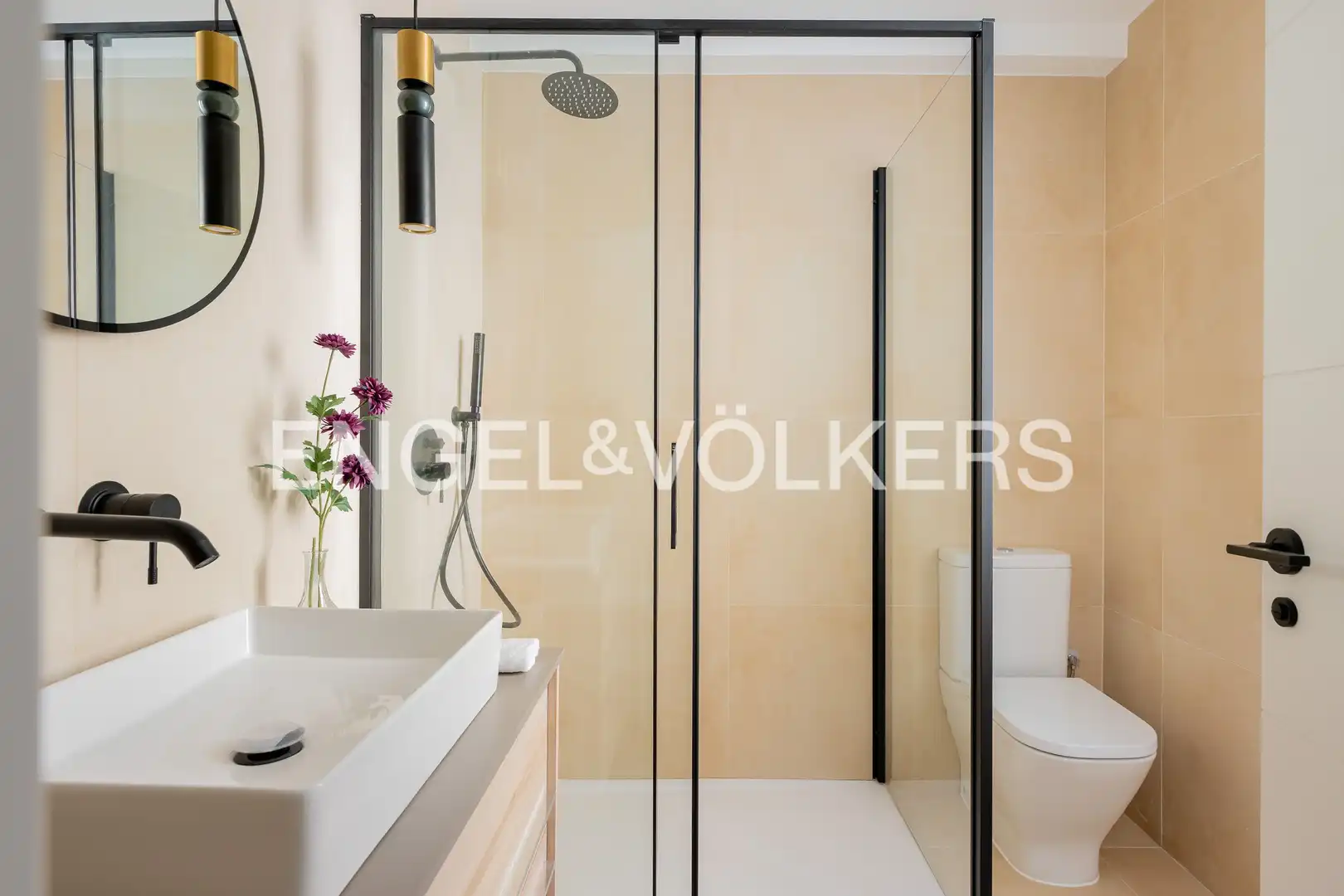 Bathroom of Flat for sale in Madrid  with Air Conditioner, Heating and Terrace