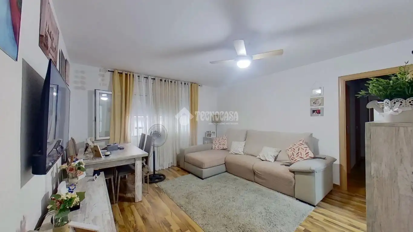 Piso con ascensor en venta en Font Verda