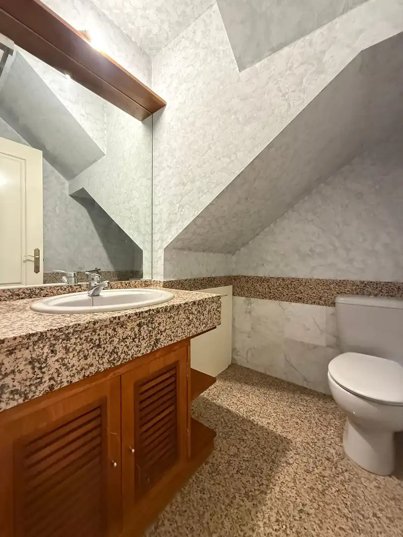 Baño de Dúplex en venta en Pozuelo de Alarcón con Aire acondicionado, Trastero y Piscina comunitaria