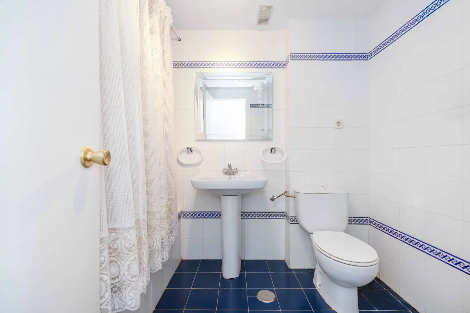 Baño de Dúplex en venta en Marbella con Terraza, Alarma y Piscina comunitaria