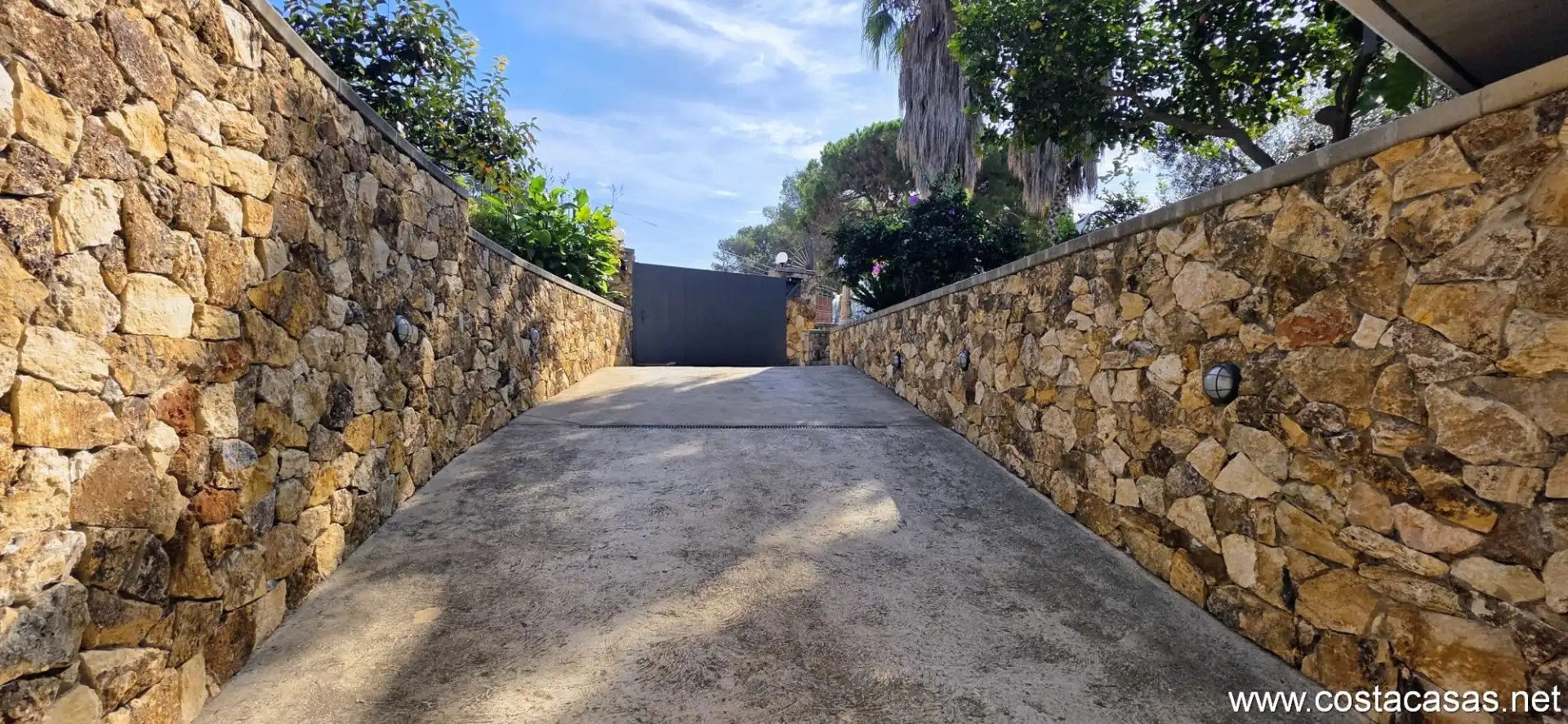 Vista exterior de Casa o chalet en venta en Castellví de Rosanes con Calefacción, Jardín privado y Terraza
