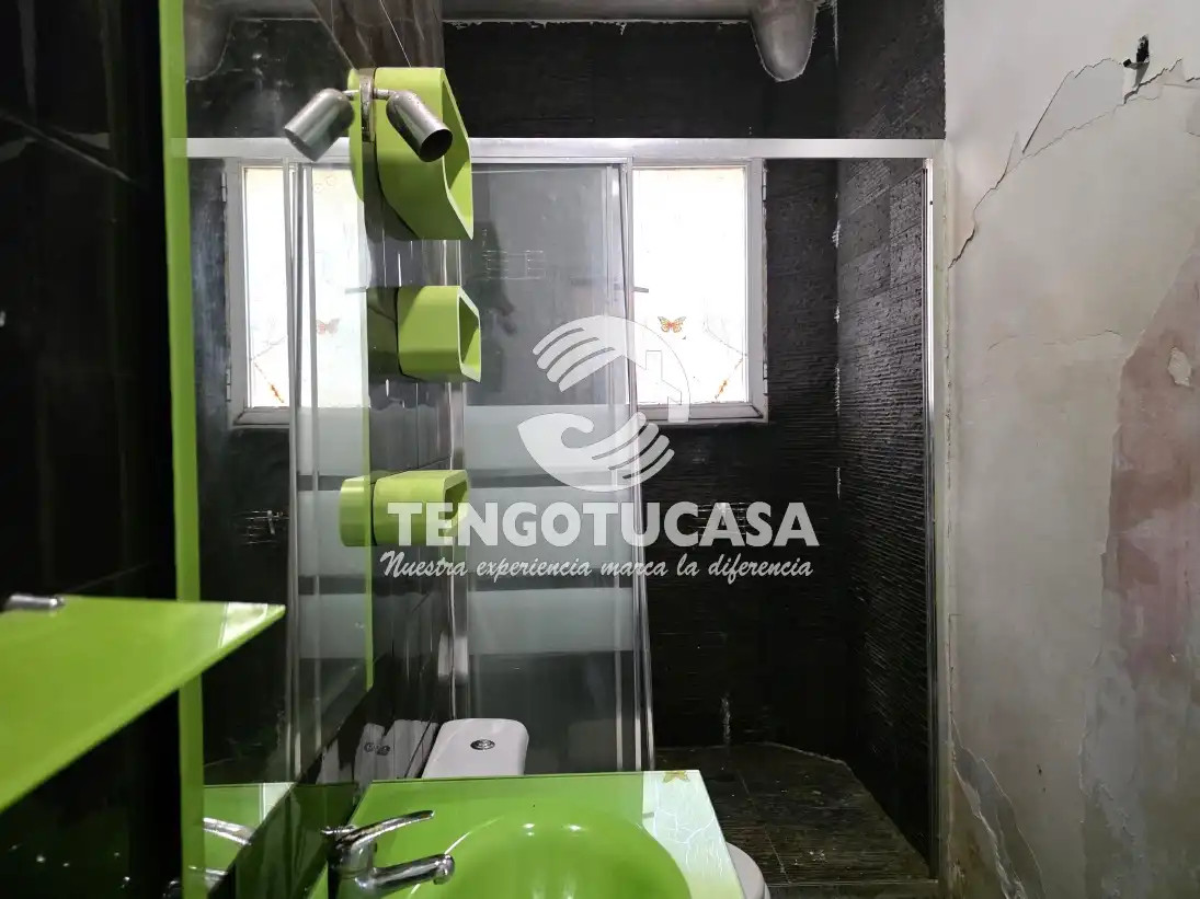 Bathroom of Flat for sale in Madrid