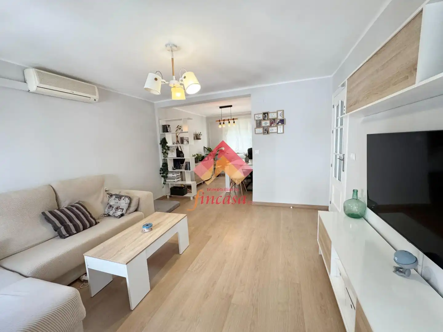 Living room of Flat for sale in Ronda  with Terrace and Storage room
