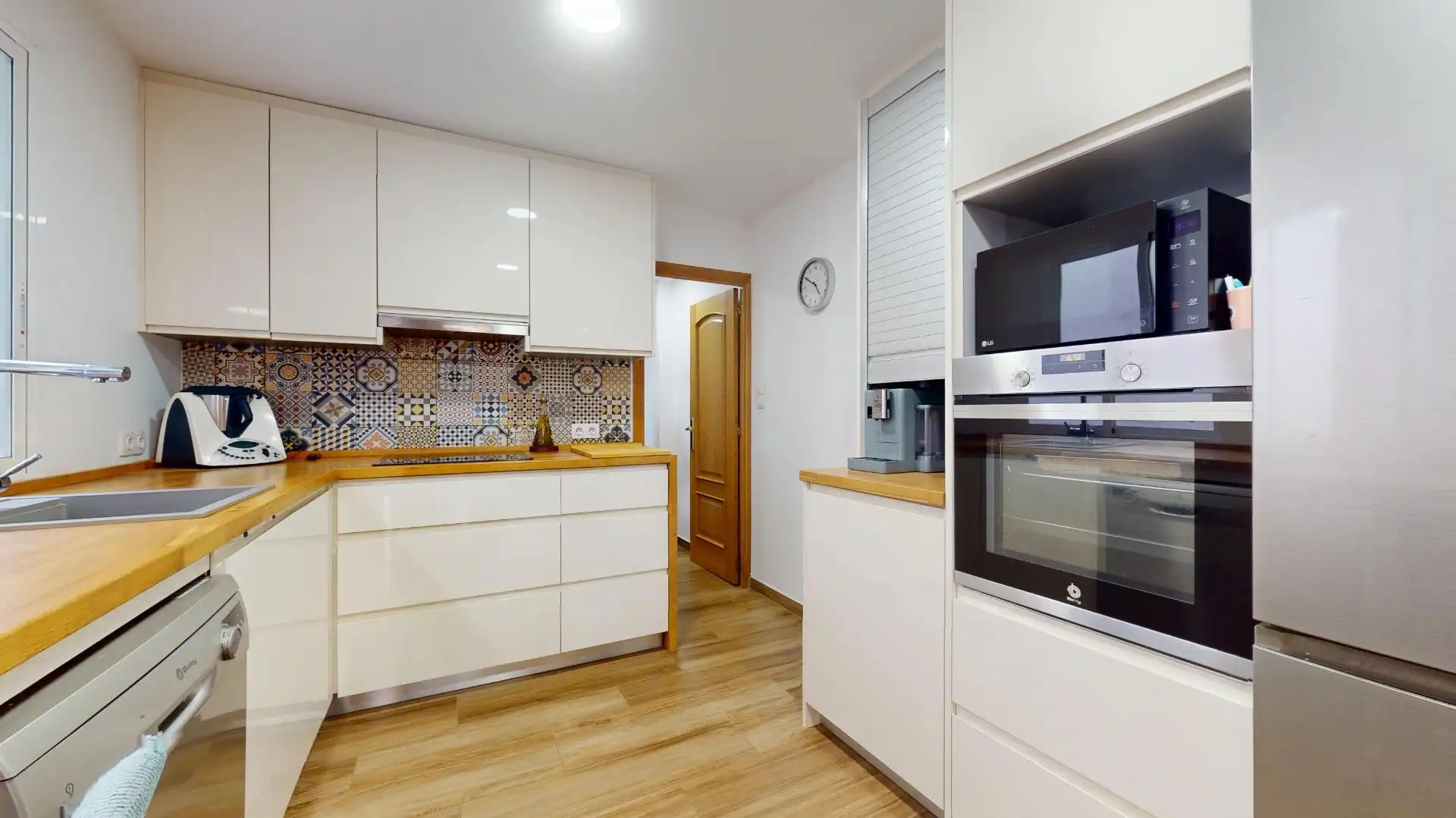 Kitchen of Flat for sale in Elche / Elx  with Air Conditioner and Balcony